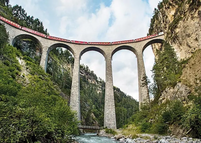 With Balcony And Panoramic Views Of Alps Apartment *